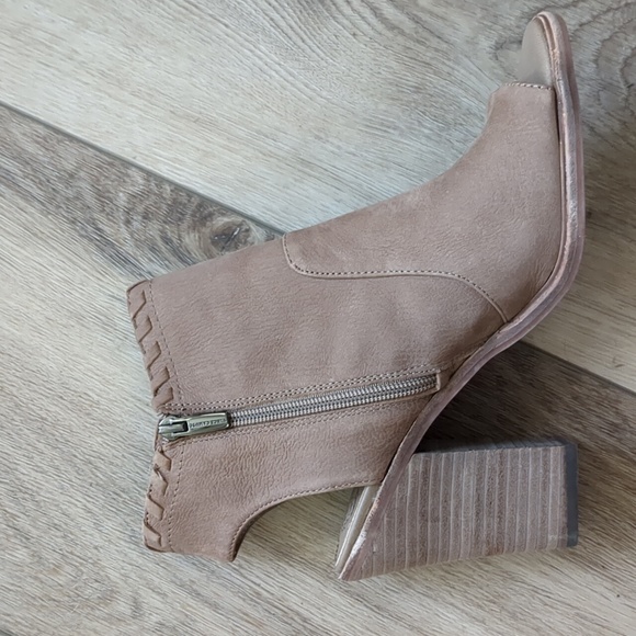 Vince Camuto Block Heels - Picture 1 of 6